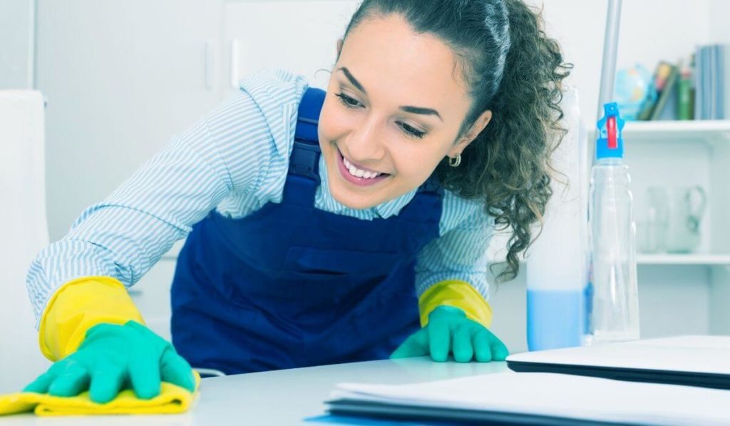 mejores uniformes para empresas de limpieza