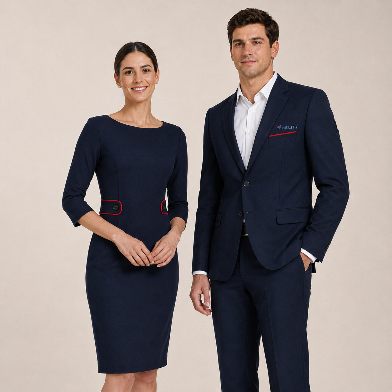 Tripulantes de cabina de Hélity con uniforme de vestido azul marino y traje sastre diseñados por Grupo Anjo.